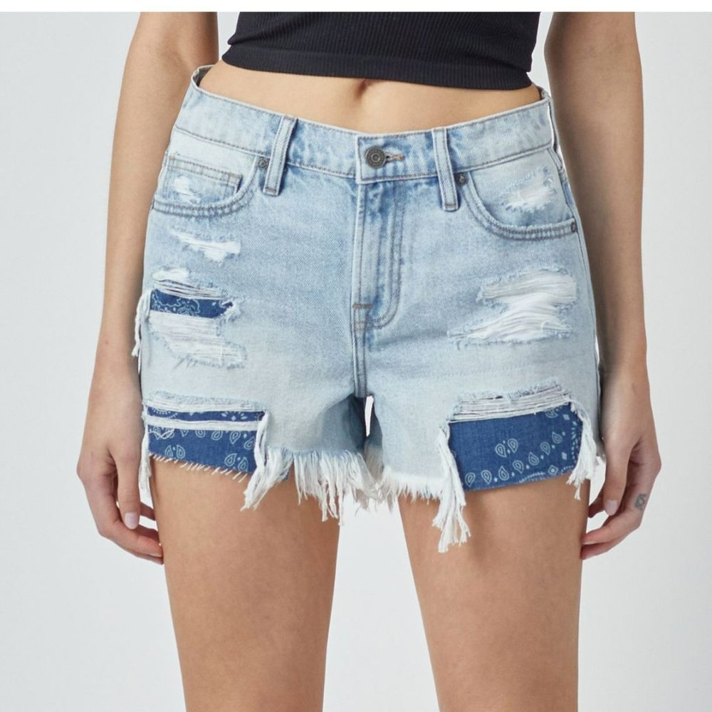 NWT Hidden Kenzie Light Wash Bandana Print Distressed Mid-Rise Shorts